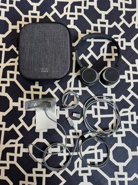 Cisco Wireless Headset 730 w/ Charging Dock Case Cables USB Adapter Headphones